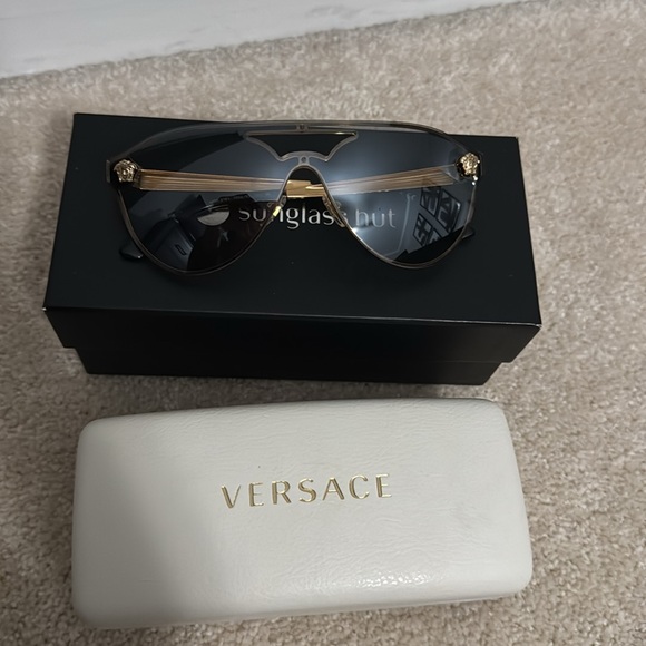 Versace sunglasses - Picture 3 of 3